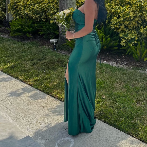 Elegant Green Evening Gown
